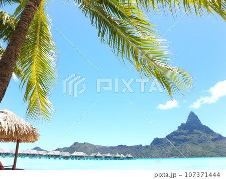 ボラボラ島の風景 107371444
