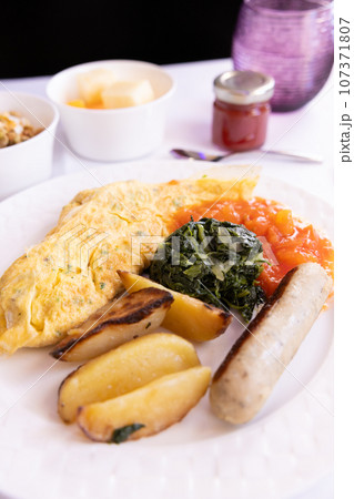 美味しいビジネスクラスの機内食の朝食 107371807