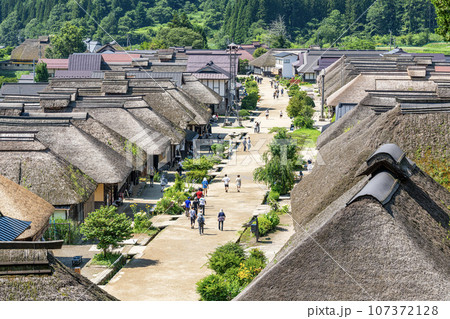 福島県南会津郡 人気の観光地 夏の大内宿の町並み 福島県南会津郡 人気の観光地 夏の大内宿の町並み 107372128