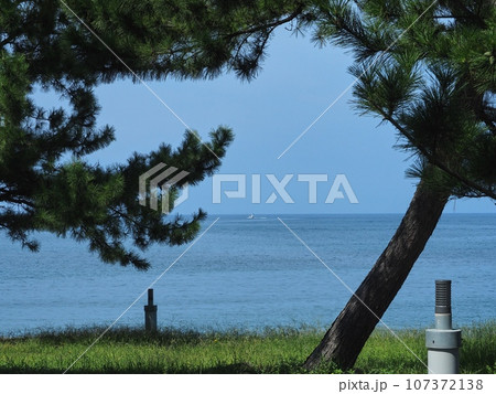 香住浜から見る日本海 香住浜から見る日本海 107372138