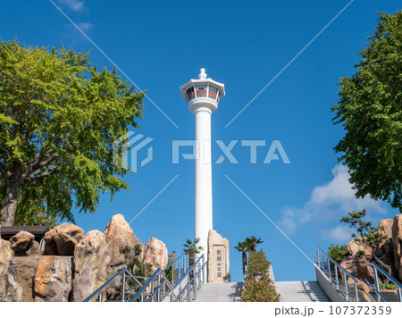 釜山 龍頭山公園と釜山タワー 釜山 龍頭山公園と釜山タワー 107372359