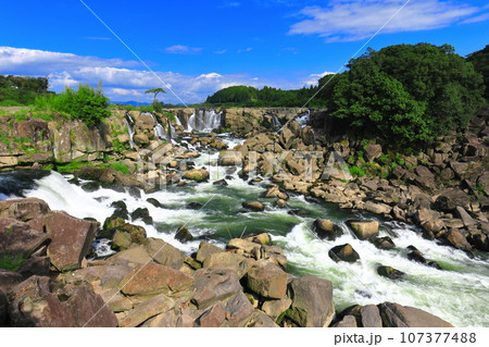 【鹿児島県】晴天の曽木の滝(東洋のナイアガラ) 【鹿児島県】晴天の曽木の滝(東洋のナイアガラ) 107377488