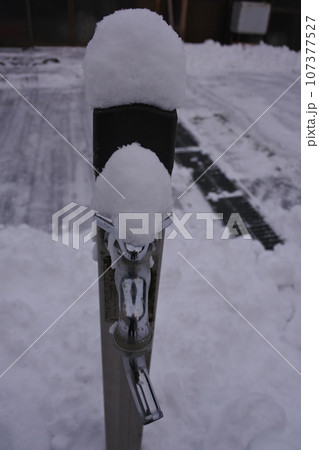 水道に積もった雪 水道に積もった雪 107377527