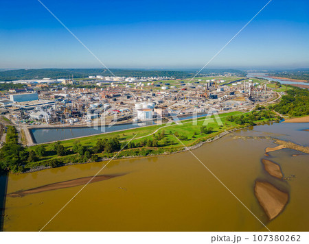 Sunny aerial view of the Tulsa downtown cityscape 107380262