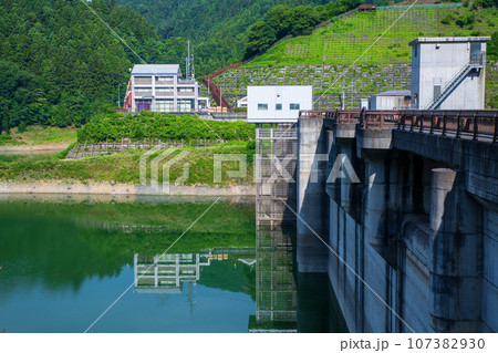 合角ダム　西秩父桃湖　天端からの風景　秩父市上吉田 107382930