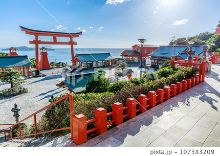 朱色が美しい福徳稲荷神社 107383209