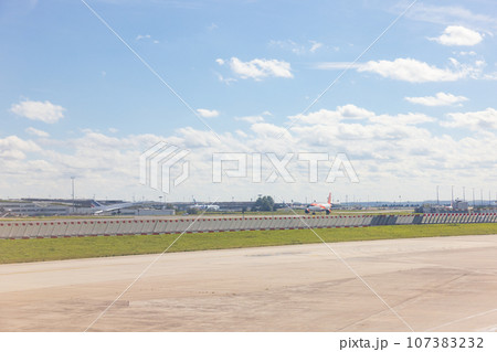 フランス、パリ、シャルル・ド・ゴール空港 107383232