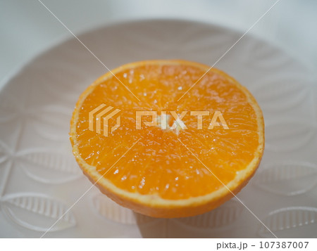 媛まどんな(断面・半分) 媛まどんな(断面・半分) 107387007