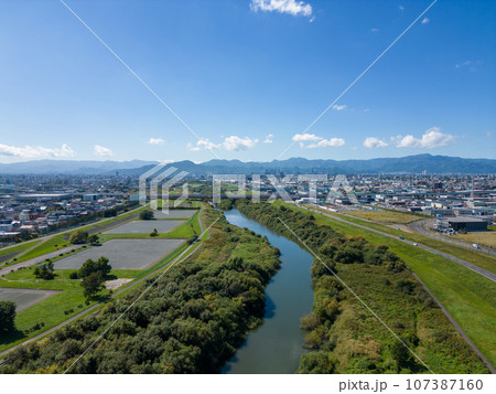 豊平川から見る札幌の景色(横) 豊平川から見る札幌の景色(横) 107387160