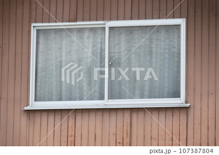 劣化した住宅 劣化した住宅 107387804