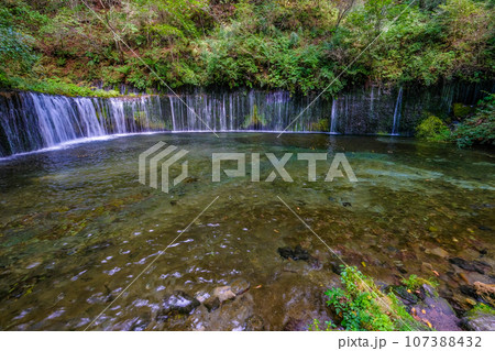 長野県北佐久郡軽井沢町の白糸の滝 107388432