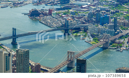 ニューヨークの摩天楼を望む空撮 107389658