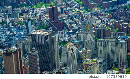 ニューヨークの摩天楼を望む空撮 107389659