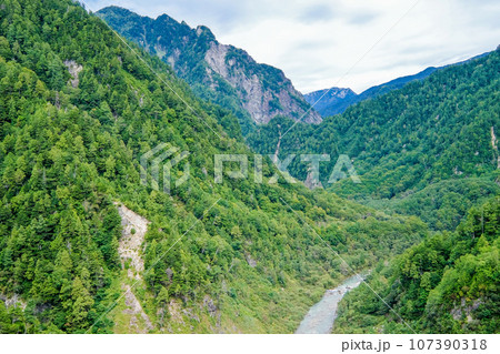 富山県立山町の黒部ダム 富山県立山町の黒部ダム 107390318