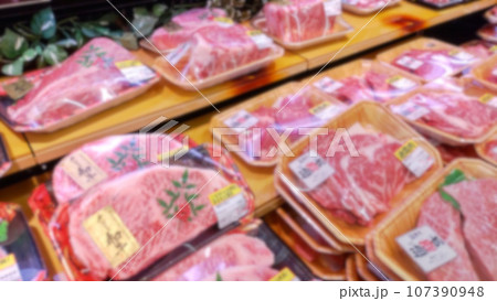 スーパーマーケットで販売される肉のぼかした画像javascript:void(0) スーパーマーケットで販売される肉のぼかした画像javascript:void(0) 107390948
