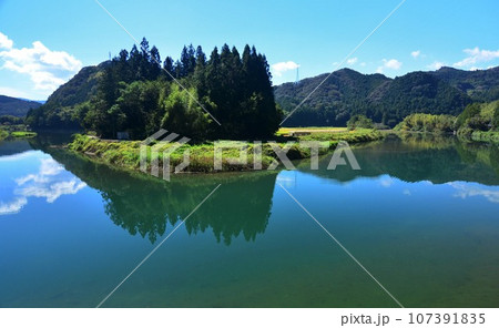 高知県佐川町 仁淀川支流柳瀬川 静寂の時 高知県佐川町 仁淀川支流柳瀬川 静寂の時 107391835