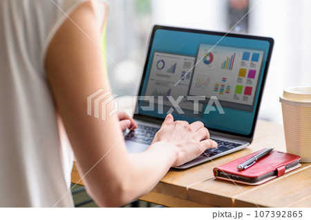 ビジネスシーン: Image photo ビジネスシーン: Image photo 107392865