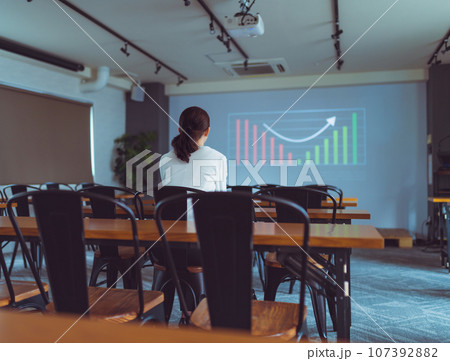 ビジネスシーン：　Image photo 107392882