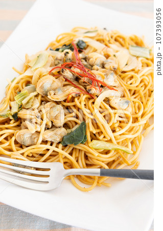 美味しいアサリのスパゲティ、バターしょうゆ味 美味しいアサリのスパゲティ、バターしょうゆ味 107393056