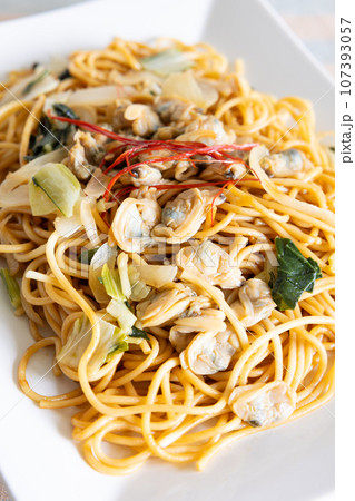 美味しいアサリのスパゲティ、バターしょうゆ味 107393057