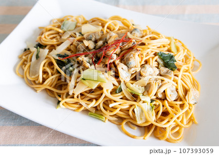 美味しいアサリのスパゲティ、バターしょうゆ味 美味しいアサリのスパゲティ、バターしょうゆ味 107393059