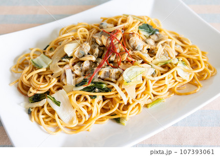 美味しいアサリのスパゲティ、バターしょうゆ味 美味しいアサリのスパゲティ、バターしょうゆ味 107393061