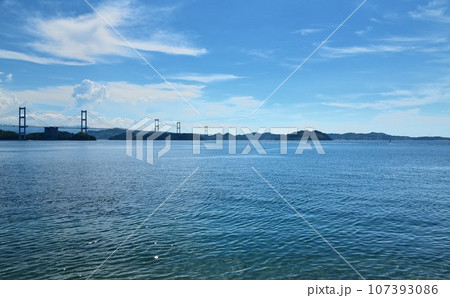 しまなみ海道の来島海峡をまたぐ来島海峡大橋 107393086