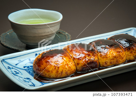 群馬県民のソウルフード つややかな照りのあるおいしそうな焼きまんじゅう 群馬県民のソウルフード つややかな照りのあるおいしそうな焼きまんじゅう 107393471