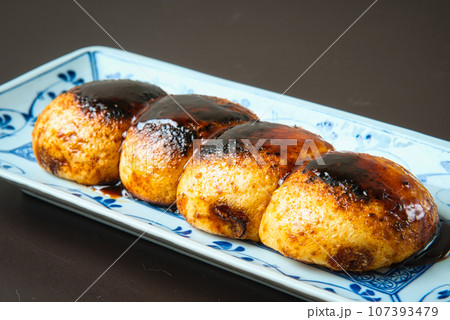 群馬県民のソウルフード つややかな照りのあるおいしそうな焼きまんじゅう 群馬県民のソウルフード つややかな照りのあるおいしそうな焼きまんじゅう 107393479