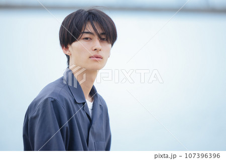 男性ポートレート 107396396