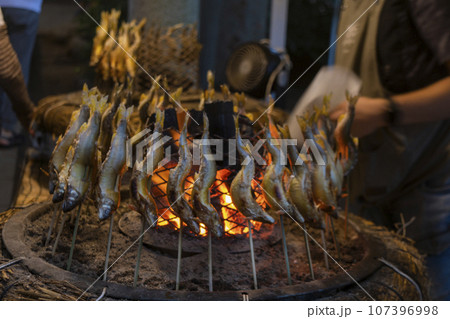 鮎焼き 秋祭り 鮎焼き 秋祭り 107396998