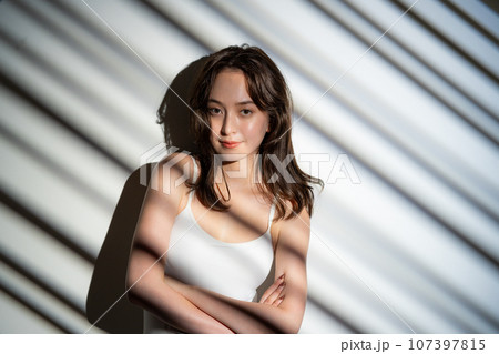 若い女性のビューティ 107397815