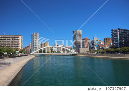 青空下の小倉リバーウォーク 107397907