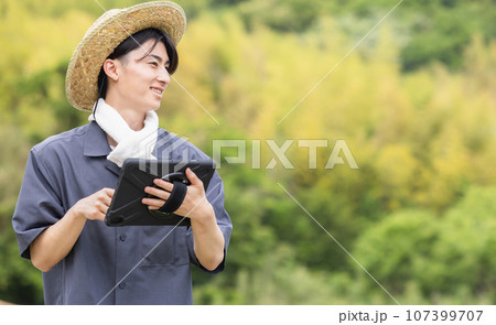 農業 若い男性 農業 若い男性 107399707