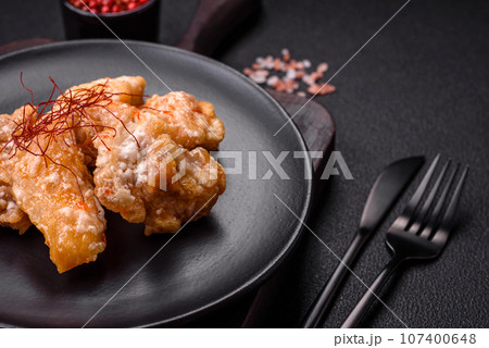 Delicious juicy grilled chicken pieces in sweet and sour sauce with salt and spices 107400648