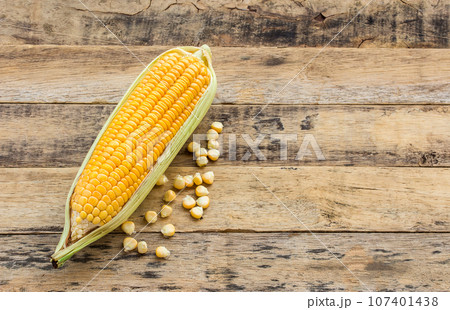 Fresh corn on wooden table background 107401438