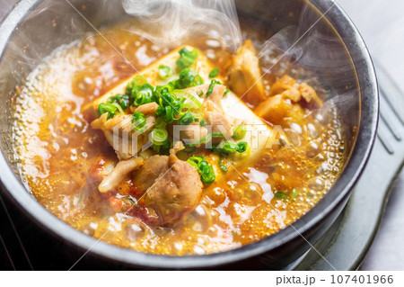 鶏のスンドゥブ 107401966