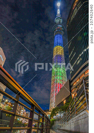 東京スカイツリー夜景(東京オリンピックver) 107402640