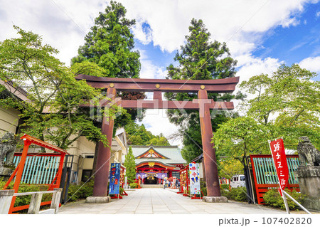 秋の宮城縣護国神社の鳥居 宮城県仙台市 秋の宮城縣護国神社の鳥居 宮城県仙台市 107402820