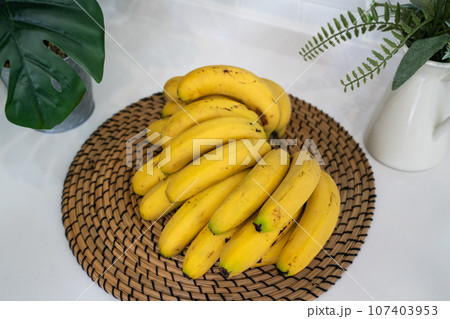 実芭蕉 バナナ 黄色 107403953