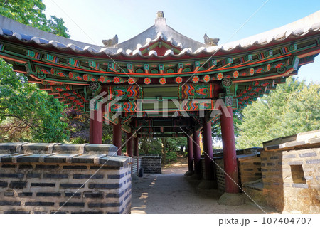 世界文化遺産・南漢山城　西門【韓国】 107404707