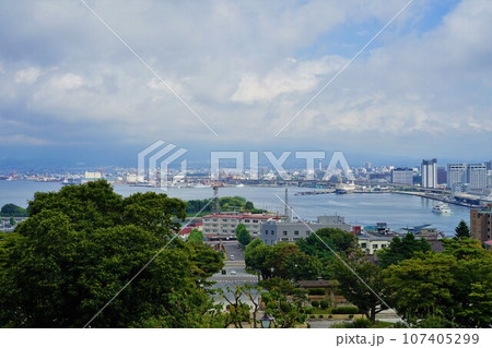 北海道函館市にて撮影 旧函館区公会堂から見下ろす函館市街 北海道函館市にて撮影 旧函館区公会堂から見下ろす函館市街 107405299