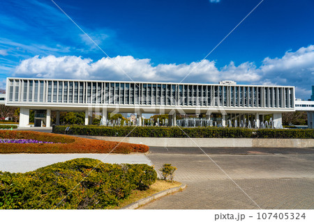 冬晴れの広島平和記念資料館1　広島県広島市中区 107405324