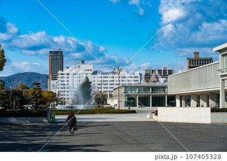 冬晴れの広島平和記念資料館4　広島県広島市中区 107405328