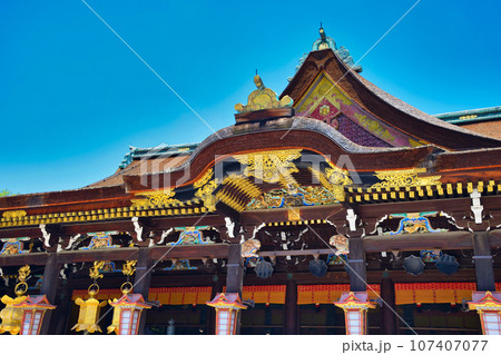 京都　北野天満宮　社殿 107407077