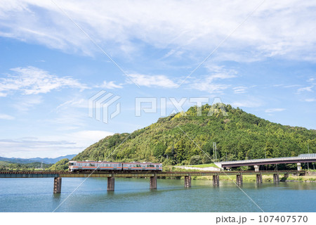 【紀勢本線】櫛田川を渡る普通列車 107407570