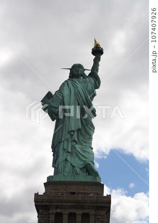 Beautiful view of American symbol Statue of Liberty - New York, USA 107407926