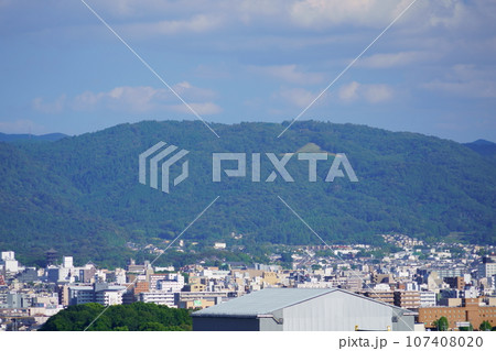 奈良観光大文字山・西大寺より望む 奈良観光大文字山・西大寺より望む 107408020