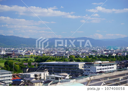 奈良市街地と朱雀門・西大寺より望む 奈良市街地と朱雀門・西大寺より望む 107408058