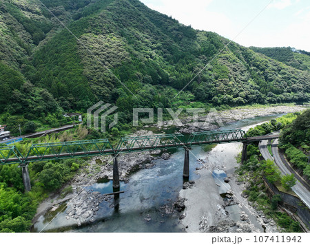 高知県四万十市　中半家橋横の鉄橋 107411942